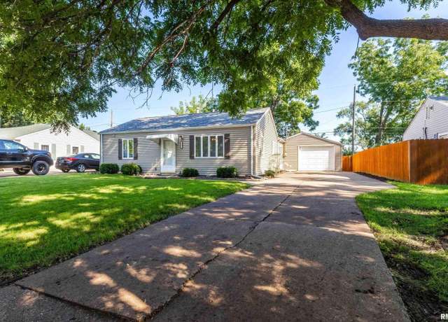Property at 3006 W 71st St, Davenport, IA 52806, 3 beds, 1 bath