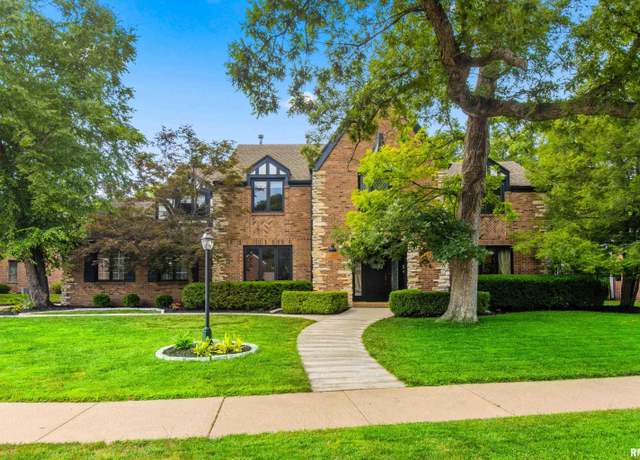Property at 1227 W Wexford Pl, Peoria, IL 61615, 4 beds, 3 baths