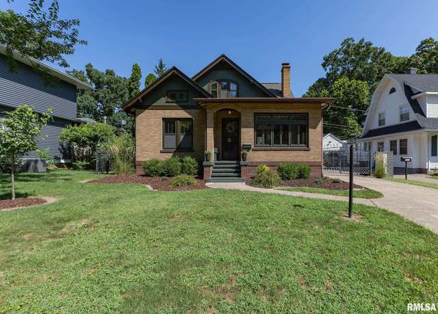 Property at 2939 16th Ave, Moline, IL 61265, 3 beds, 1.5 baths