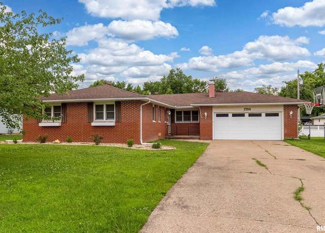 Property at 1704 Carol Dr, Marion, IL 62959, 3 beds, 2 baths