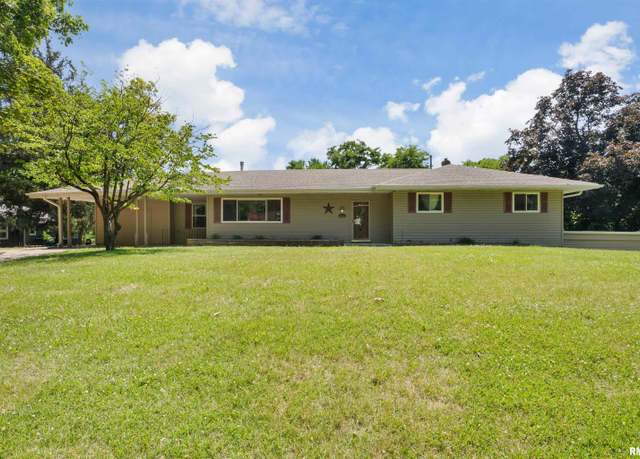 Property at 515 Woodland Dr, Clinton, IA 52732, 4 beds, 4.5 baths