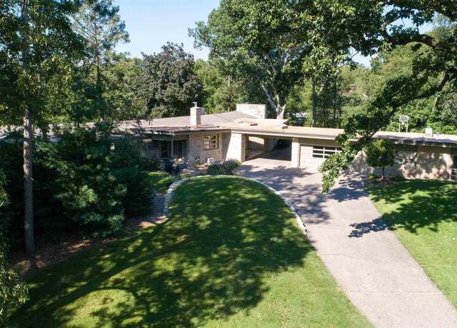 Property at 1040 Crescent Dr, Clinton, IA 52732, 5 beds, 5.5 baths