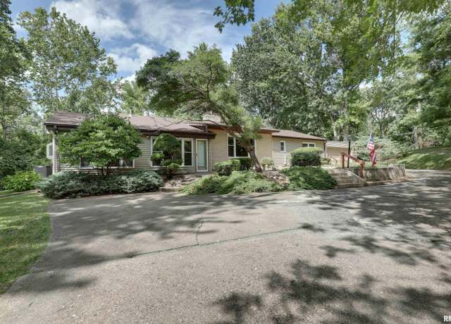 Property at 2305 S 24th St, Quincy, IL 62305, 3 beds, 2 baths