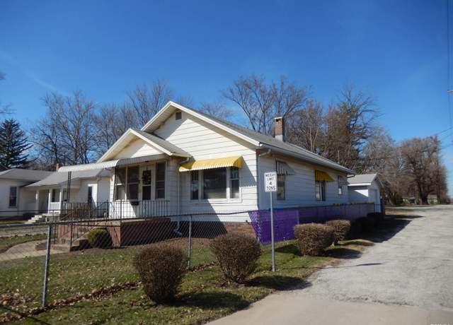 Property at 120 W Adams St, Macomb, IL 61455, 2 beds, 1 bath