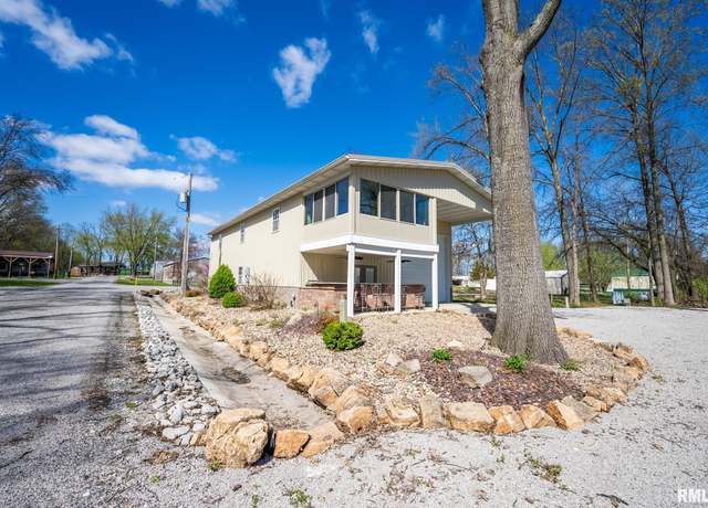 Property at 19820 Oak Dr, Carlyle, IL 62231, 2 beds, 2 baths