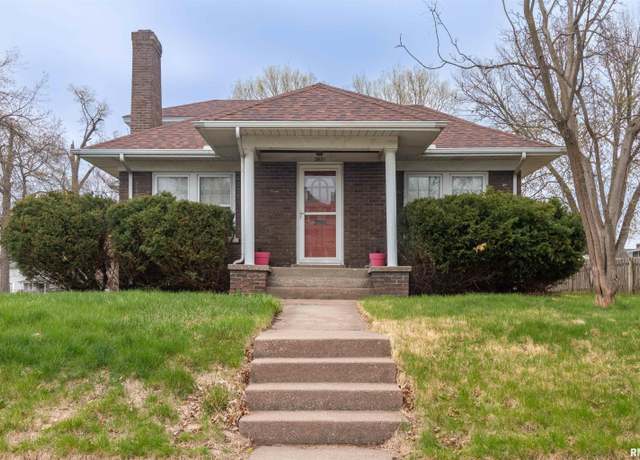Property at 2671 Main St, Davenport, IA 52803, 3 beds, 1.5 baths