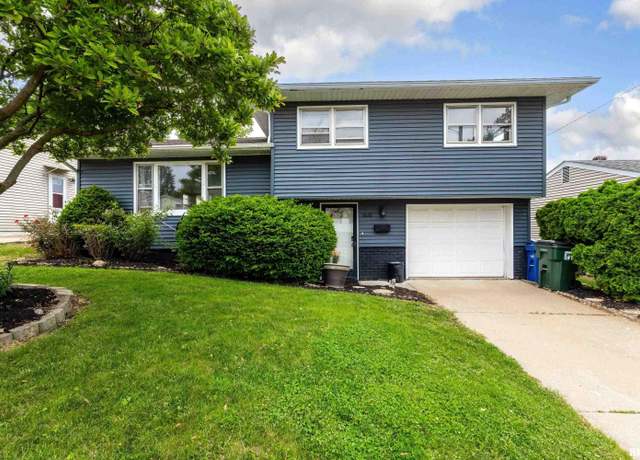 Property at 2628 N Gayman Ave, Davenport, IA 52804, 3 beds, 1.5 baths