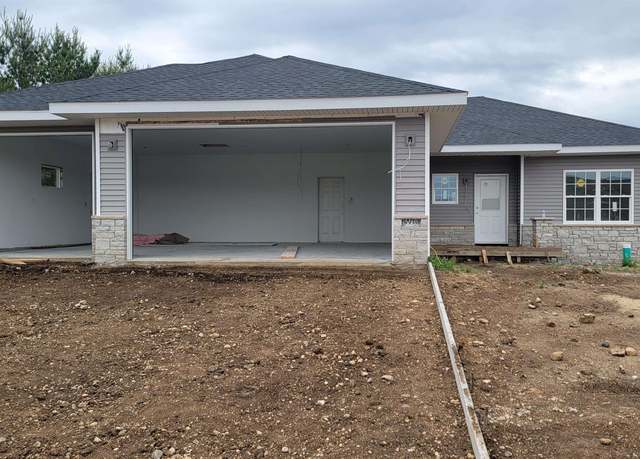 Property at 1304 W Hillcrest Dr, Chillicothe, IL 61523, 4 beds, 3 baths