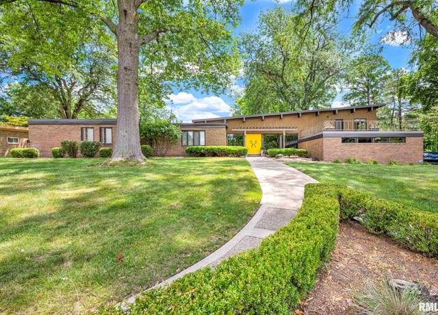 Property at 3300 N Bigelow St, Peoria, IL 61604, 3 beds, 2.5 baths