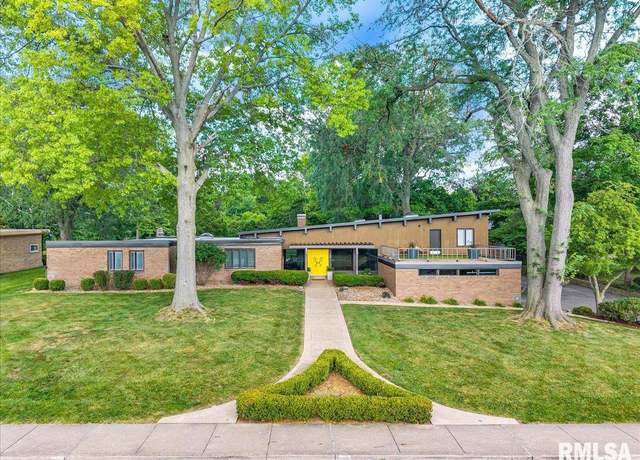 Property at 3300 N Bigelow St, Peoria, IL 61604, 3 beds, 2.5 baths
