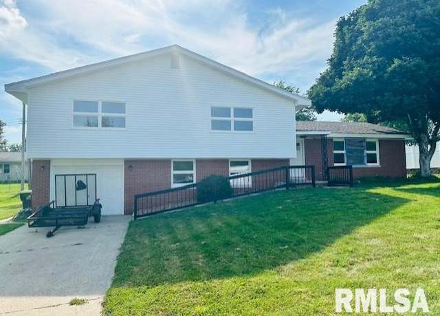 Property at 7 Newland Ln, Jacksonville, IL 62650, 3 beds, 2 baths