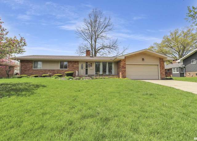 Property at 5307 N Sherbrook Ln, Peoria, IL 61614, 3 beds, 2.5 baths