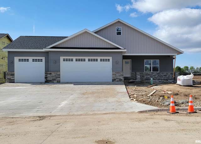 Property at 1320 Hillcrest Dr, Chillicothe, IL 61523, 4 beds, 3 baths