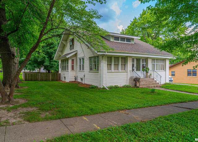 Property at 114 N Spring St, Mt Pulaski, IL 62548, 4 beds, 2 baths