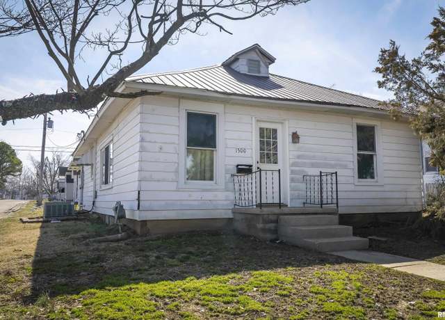 Property at 1500 W Tyler St, Herrin, IL 62948, 3 beds, 2 baths