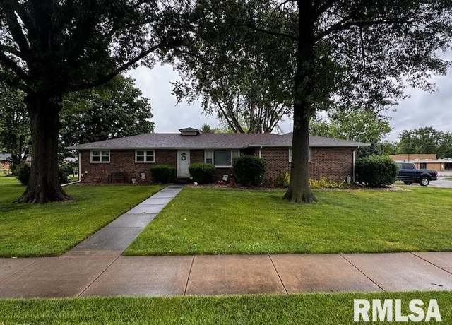 Property at 11 Lincoln Rd, Canton, IL 61520, 3 beds, 2.5 baths