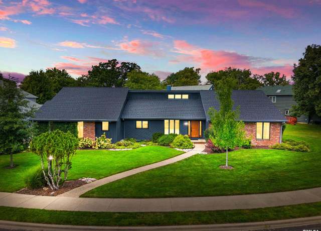 Property at 827 W Butterfield Dr, Peoria, IL 61614, 4 beds, 3.5 baths