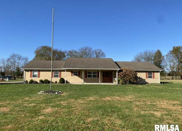 Property at 1501 Erinberry St, Marion, IL 62959, 3 beds, 2 baths