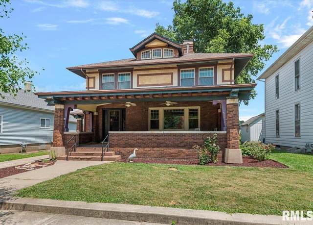 Property at 215 E Market St, Taylorville, IL 62568, 4 beds, 3.5 baths