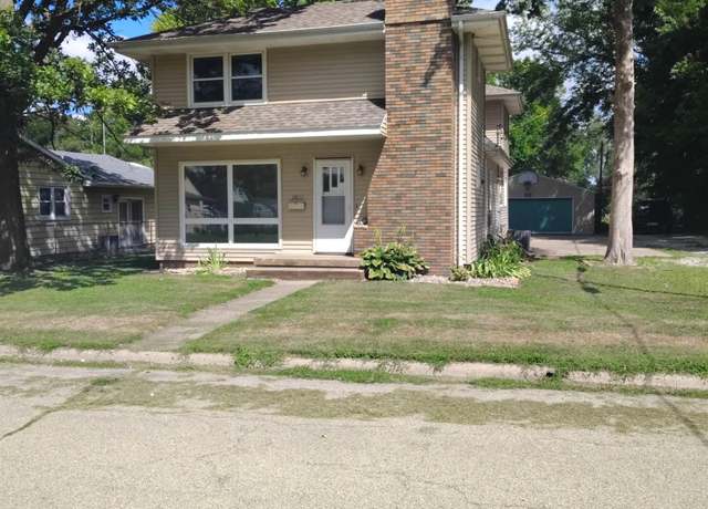 Property at 1031 E Olive St, Canton, IL 61520, 4 beds, 2 baths