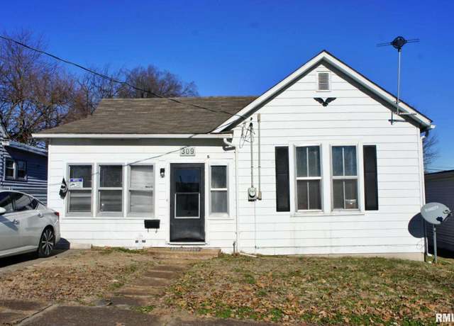 Property at 309 E 9th St, Metropolis, IL 62960, 2 beds, 1 bath