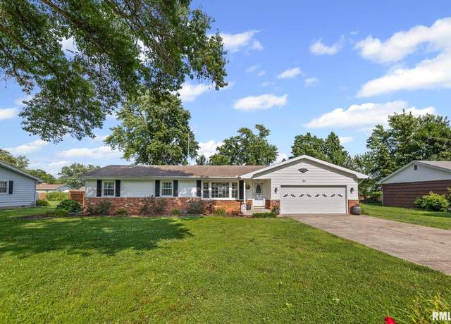 Property at 10 Monroe Ave, Salem, IL 62881, 3 beds, 2 baths