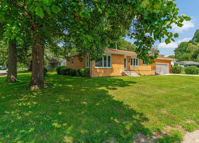 Property at 8 Tulip Dr, Lincoln, IL 62656, 3 beds, 2 baths