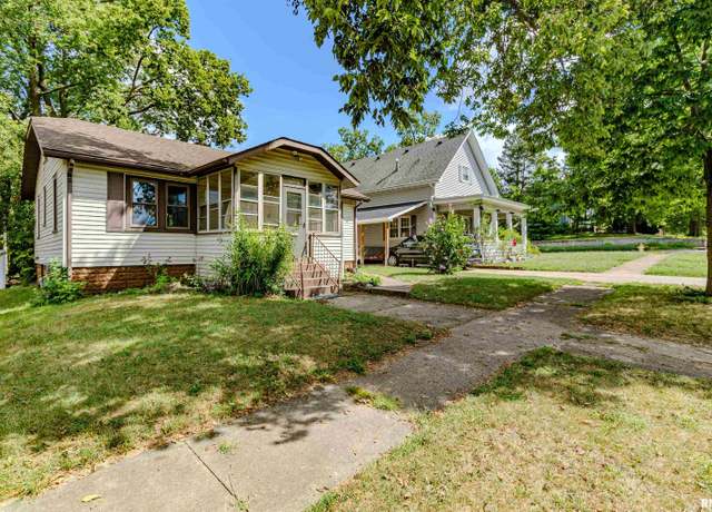 Property at 329 Willow St, Pekin, IL 61554, 2 beds, 1 bath