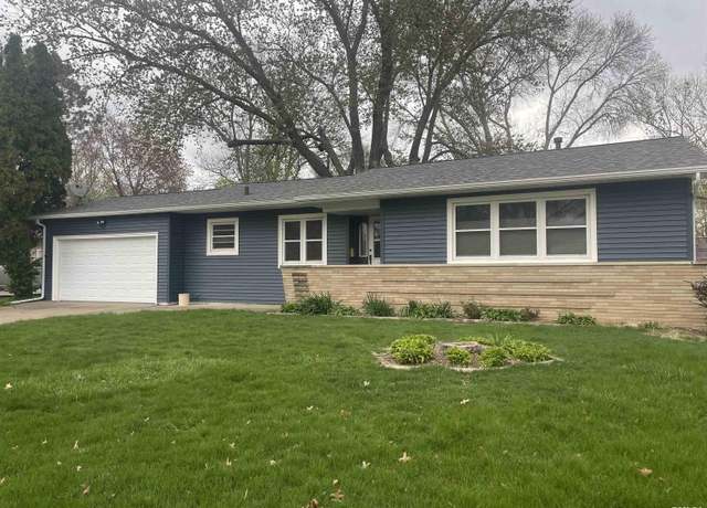 Property at 1725 Elmwood Ln, Bettendorf, IA 52722, 3 beds, 1.5 baths