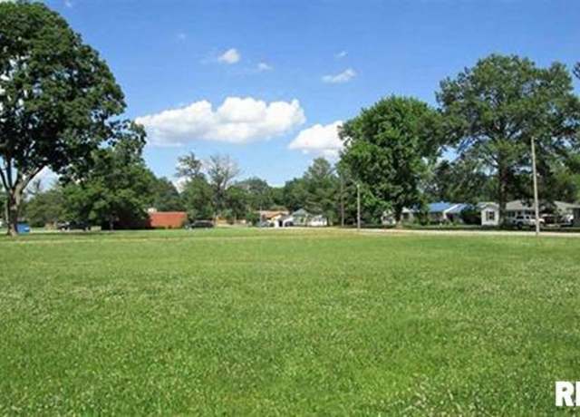 Property at 700A N Mill St, Flora, IL 62839