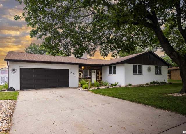 Property at 224 E Greenwood St, Morton, IL 61550, 4 beds, 2 baths