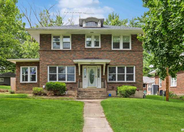 Property at 1520 S Bluff Blvd, Clinton, IA 52732, 3 beds, 2 baths