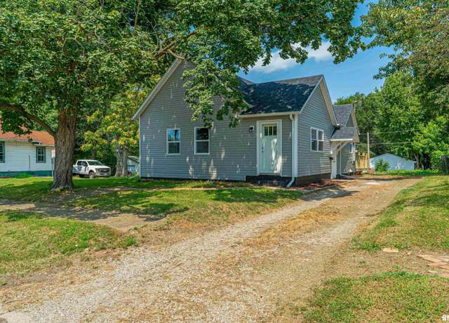Property at 660 6th St, Lincoln, IL 62656, 3 beds, 1 bath