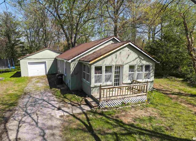 Property at 715 N Mckinley St, Carbondale, IL 62901, 3 beds, 1 bath