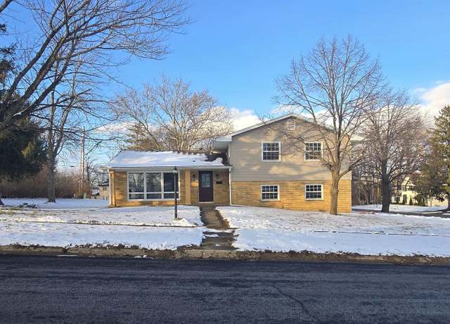 Property at 1101 Kingsbury Rd, Washington, IL 61571, 4 beds, 1.5 baths