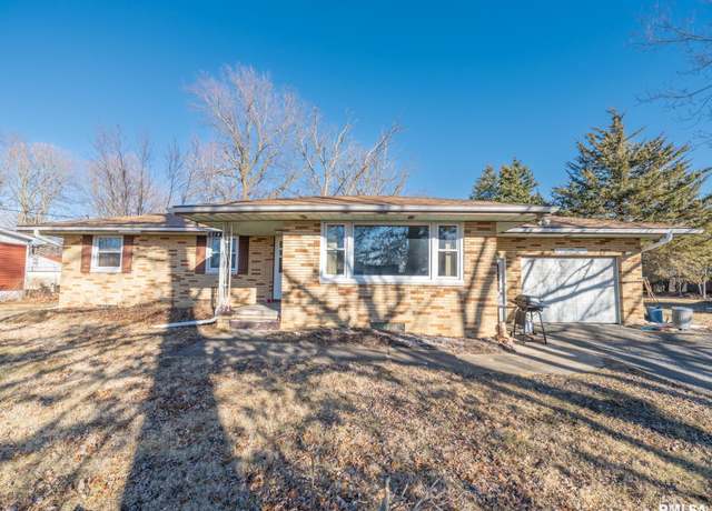 Property at 214 S Stewart St, Creve Coeur, IL 61610, 3 beds, 2 baths