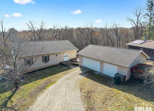 Property at 2002 N Thirteen Club Dr, Peoria, IL 61604, 3 beds, 3 baths