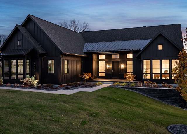 Property at 4477 Woodland Dr, Bettendorf, IA 52722, 4 beds, 3.5 baths