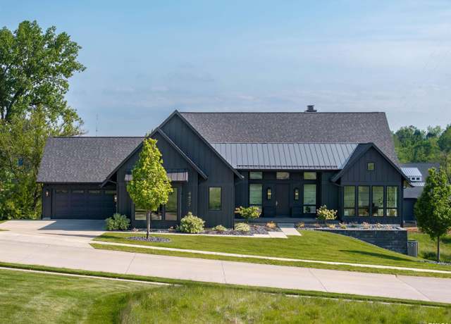 Property at 4477 Woodland Dr, Bettendorf, IA 52722, 4 beds, 3.5 baths