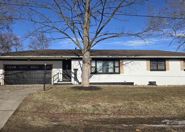 Property at 200 W Sullivan St, Harrisburg, IL 62946-3120, 4 beds, 1.5 baths