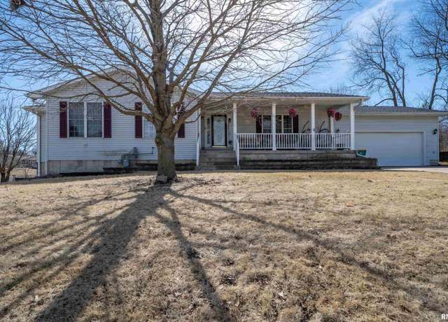 Property at 2268 E Knox St, Galesburg, IL 61401, 4 beds, 3 baths