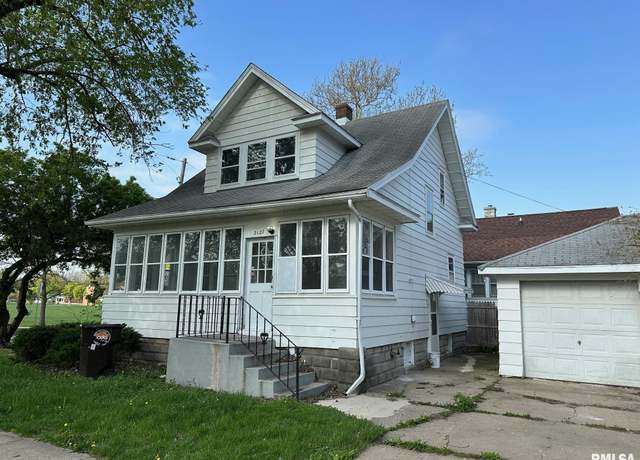 Property at 2127 N Delaware Ave, Peoria, IL 61603, 3 beds, 1 bath