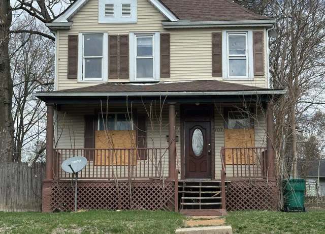 Property at 707 E Ravine Ave, Peoria, IL 61603, 3 beds, 1 bath