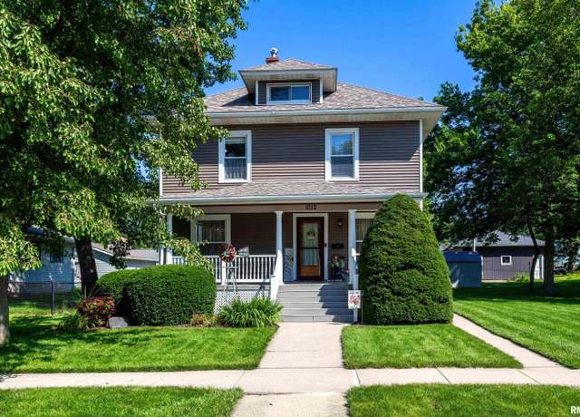 Property at 1012 6th St, De Witt, IA 52742, 3 beds, 2 baths