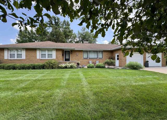 Property at 727 E Franklin St, Macomb, IL 61455, 3 beds, 2 baths