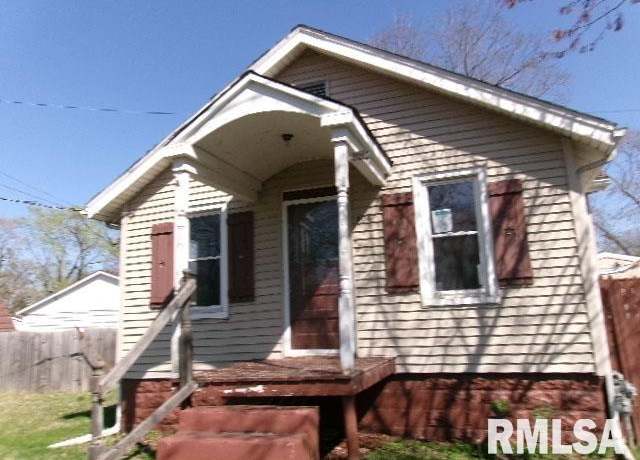 Property at 908 N 3rd St, Pekin, IL 61554, 2 beds, 1 bath