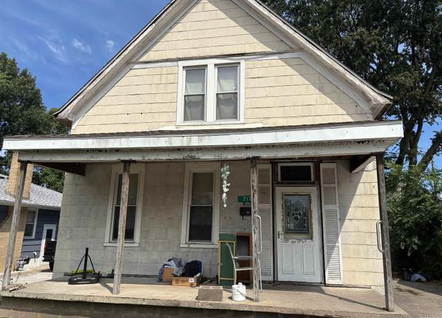 Property at 717 Hillyer St, Pekin, IL 61554, 4 beds, 1 bath