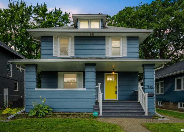 Property at 1540 30th St, Rock Island, IL 61201, 3 beds, 2 baths
