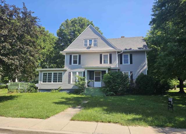 Property at 1508 N Cherry St, Galesburg, IL 61401, 4 beds, 2.5 baths