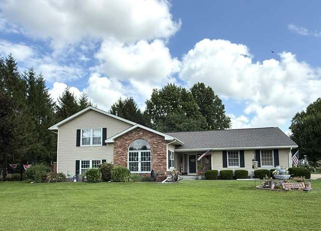 Property at 3175 Buckingham Rd, Galesburg, IL 61401, 4 beds, 3 baths